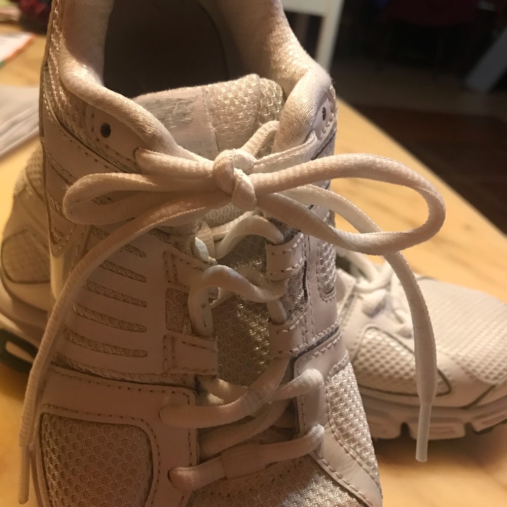 NIKE RUNNERS- Youth 6